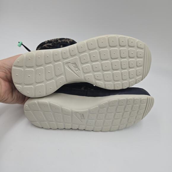 Nike Roshe One Liberty Women's Sneaker Boots 6 M Fur Lined Tan Blue Floral - Picture 5 of 6